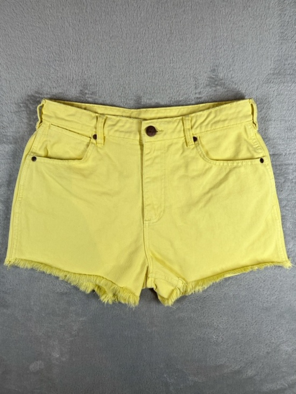 Billabong x Wrangler Yellow High Waisted Frayed Denim Short Shorts Size 30‎